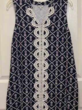 NWOT Crown & Ivy Sleeveless Navy & White Pineapple Print w / White Lace Trim